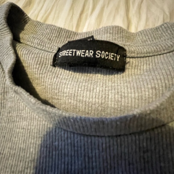 Grey t shirt good condition, no holes or stains - Picture 2 of 2